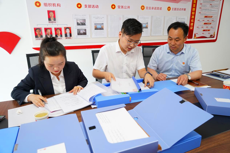 新型能源公司黨史學習教育巡回指導二組一行到選煤公司進行督導檢查圖4.png