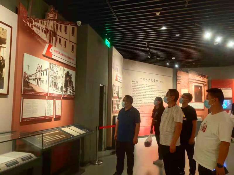 仙桃公司開(kāi)展“追尋紅色足記、強(qiáng)化黨性修養(yǎng)”紅色教育活動(dòng)圖2.png