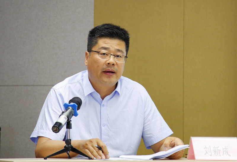 公司黨史教育宣講團(tuán)成員、副總經(jīng)理劉新成在機(jī)關(guān)第二黨支部作專題宣講