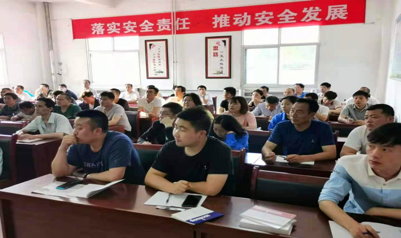 選煤公司：胡家河選煤廠開展全員“反三違、保安全”主題教育活動(dòng)1.png