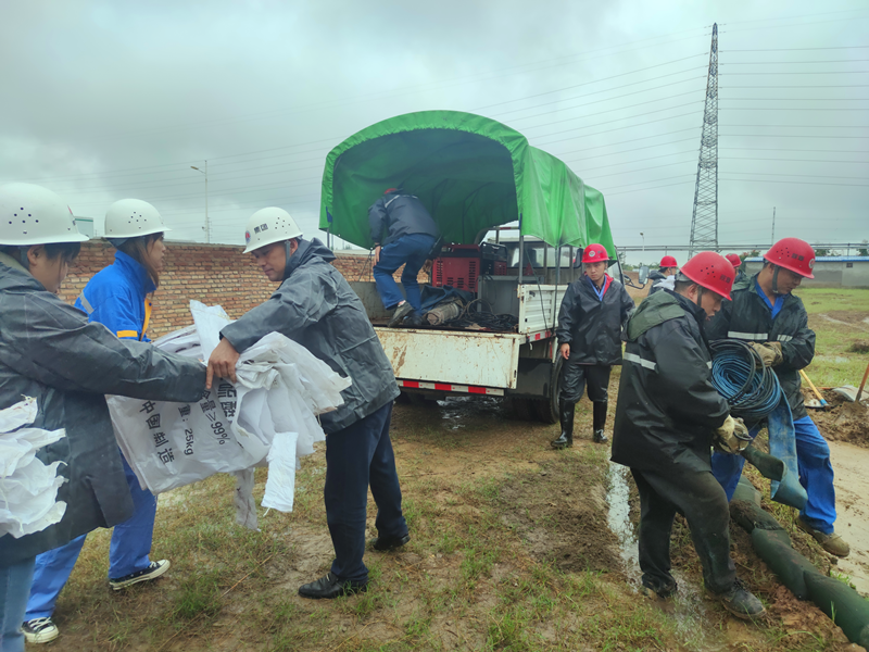 新型能源公司舉行暴雨極端天氣應急處置實戰(zhàn)演練-配圖2.png