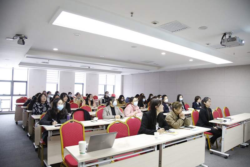 新型能源公司工會(huì)開展暖心送健康活動(dòng)2.JPG