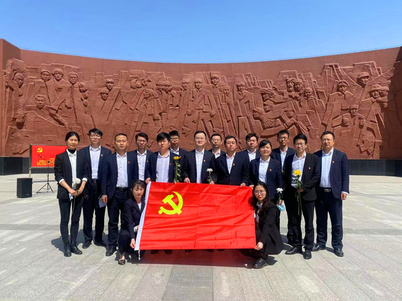 星炭公司開展“緬懷革命先烈 弘揚(yáng)民族精神”主題黨日活動-1.png