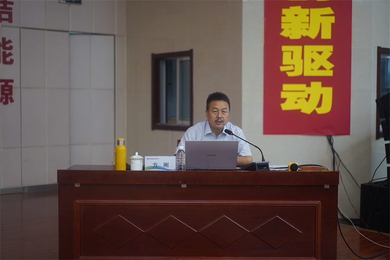 公司黨委書記、董事長方剛為員工職業(yè)素養(yǎng)培訓(xùn)營授課-2.png