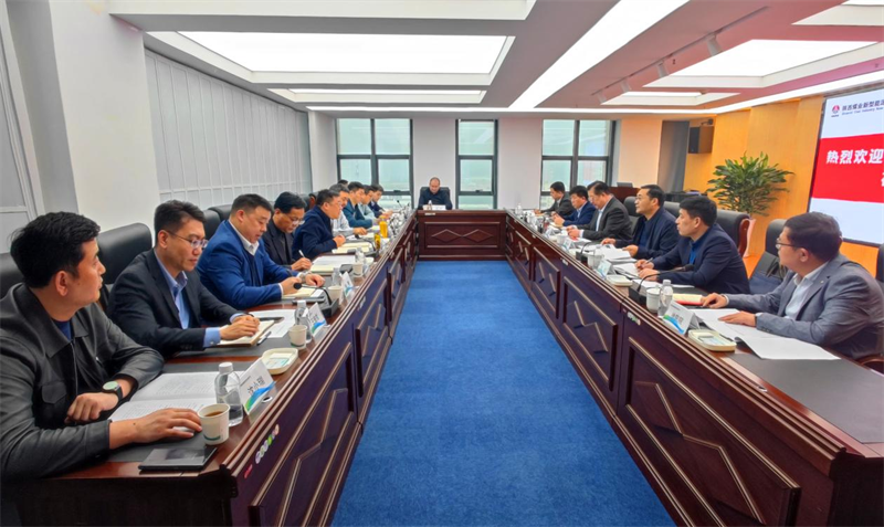 彬長礦業(yè)集團黨委書記、董事長白永明一行到公司座談交流-1.png