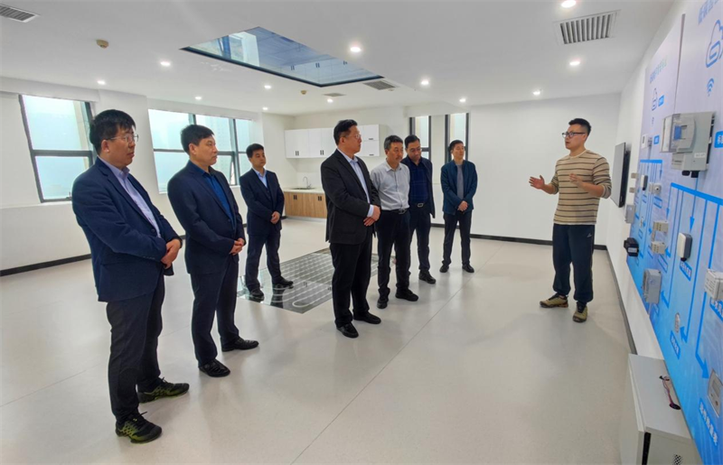 彬長礦業(yè)集團黨委書記、董事長白永明一行到公司座談交流-2.png