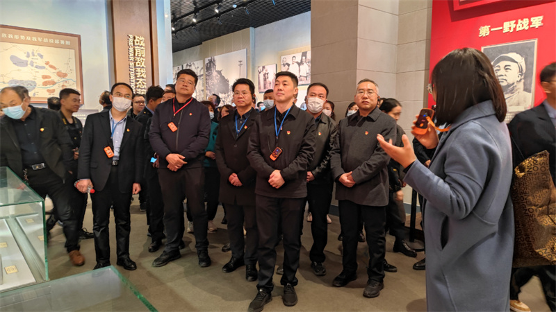 新型能源公司黨委組織開(kāi)展“緬懷革命先烈 傳承紅色精神”主題黨日活動(dòng)3.jpg