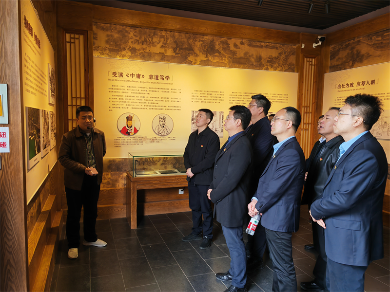 新型能源公司黨委組織開(kāi)展“緬懷革命先烈 傳承紅色精神”主題黨日活動(dòng)4.png