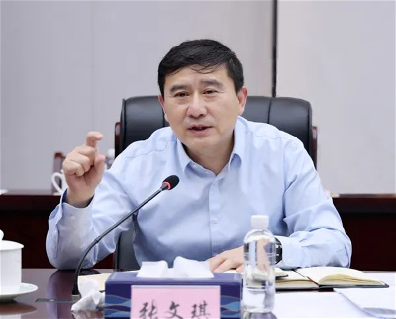 陜煤集團(tuán)黨委理論學(xué)習(xí)中心組傳達(dá)學(xué)習(xí)陜西省黨政代表團(tuán)赴江蘇上海浙江學(xué)習(xí)考察和小結(jié)會(huì)議精神2.jpg