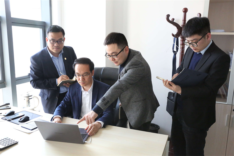 02.新型能源公司“科學(xué)家+工程師”隊(duì)伍.jpg