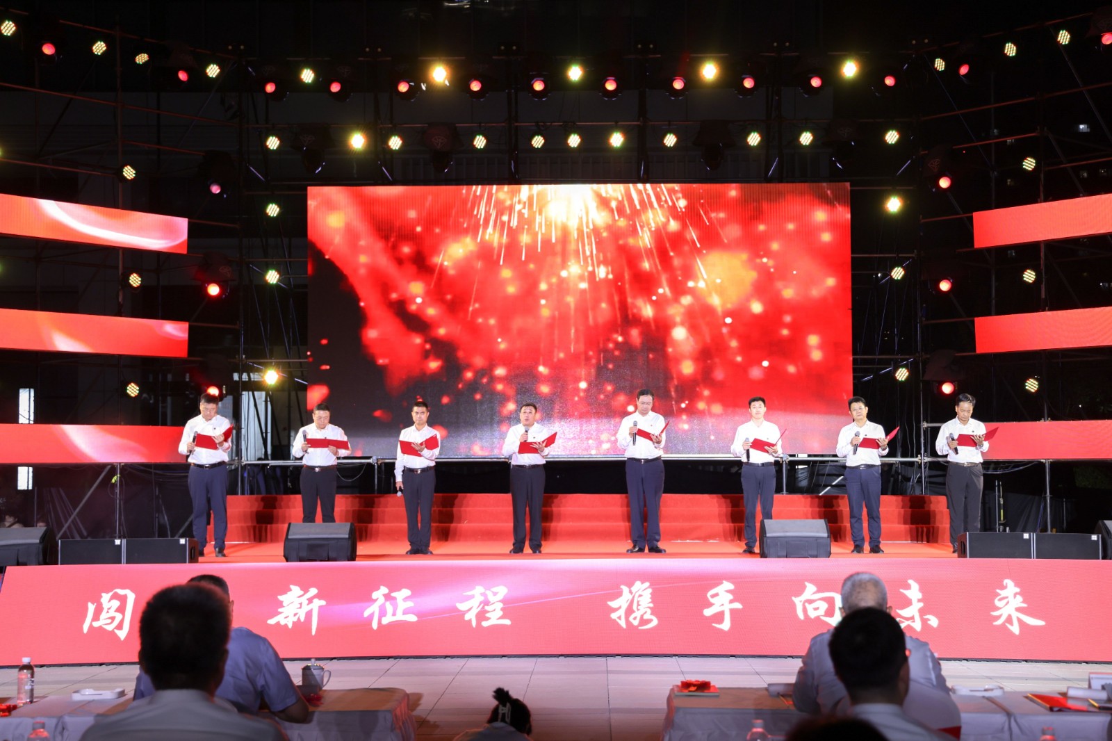領(lǐng)導(dǎo)詩朗誦.jpg